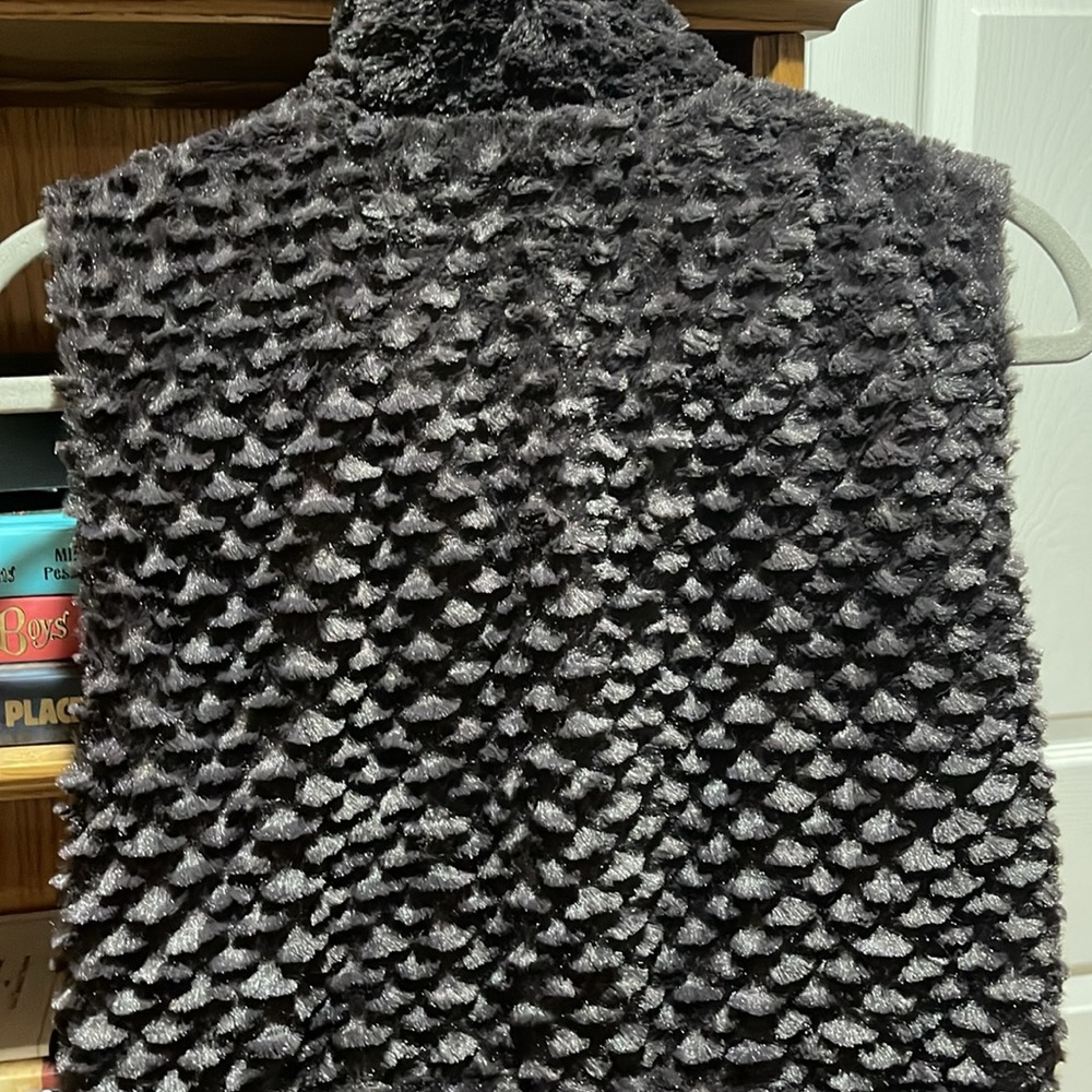 Vest - Picture 5 of 7